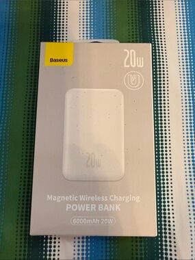 20W White Magnetic Wireless Power Bank 6000mAh